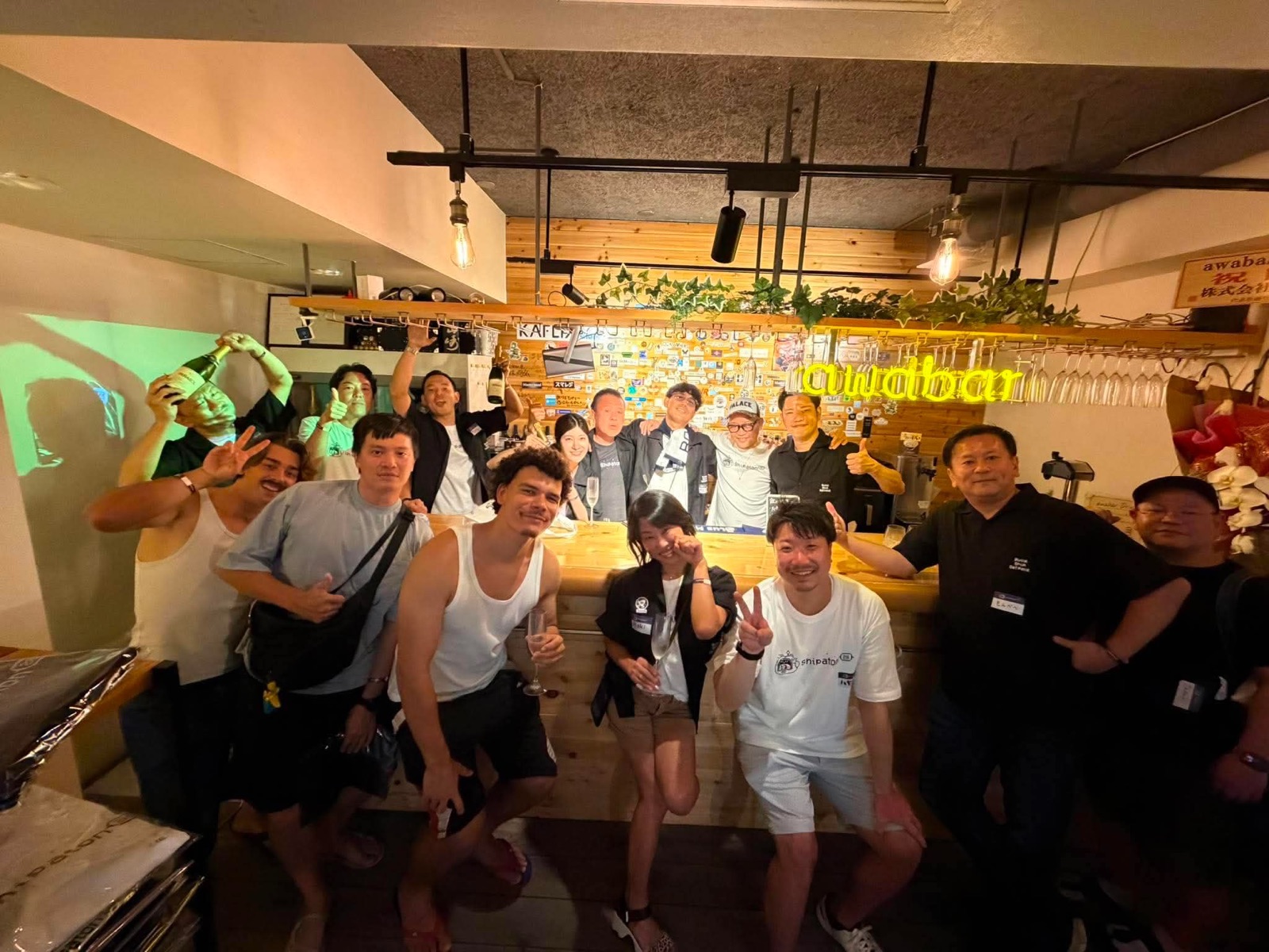 awabar Okinawa 店内