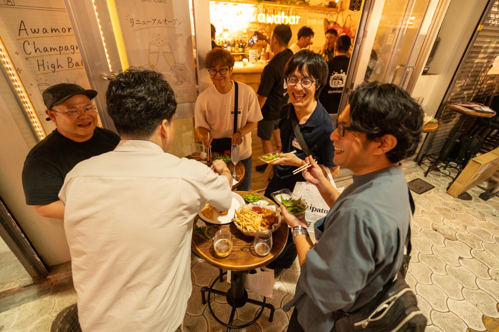 awabar Okinawa 店内の様子